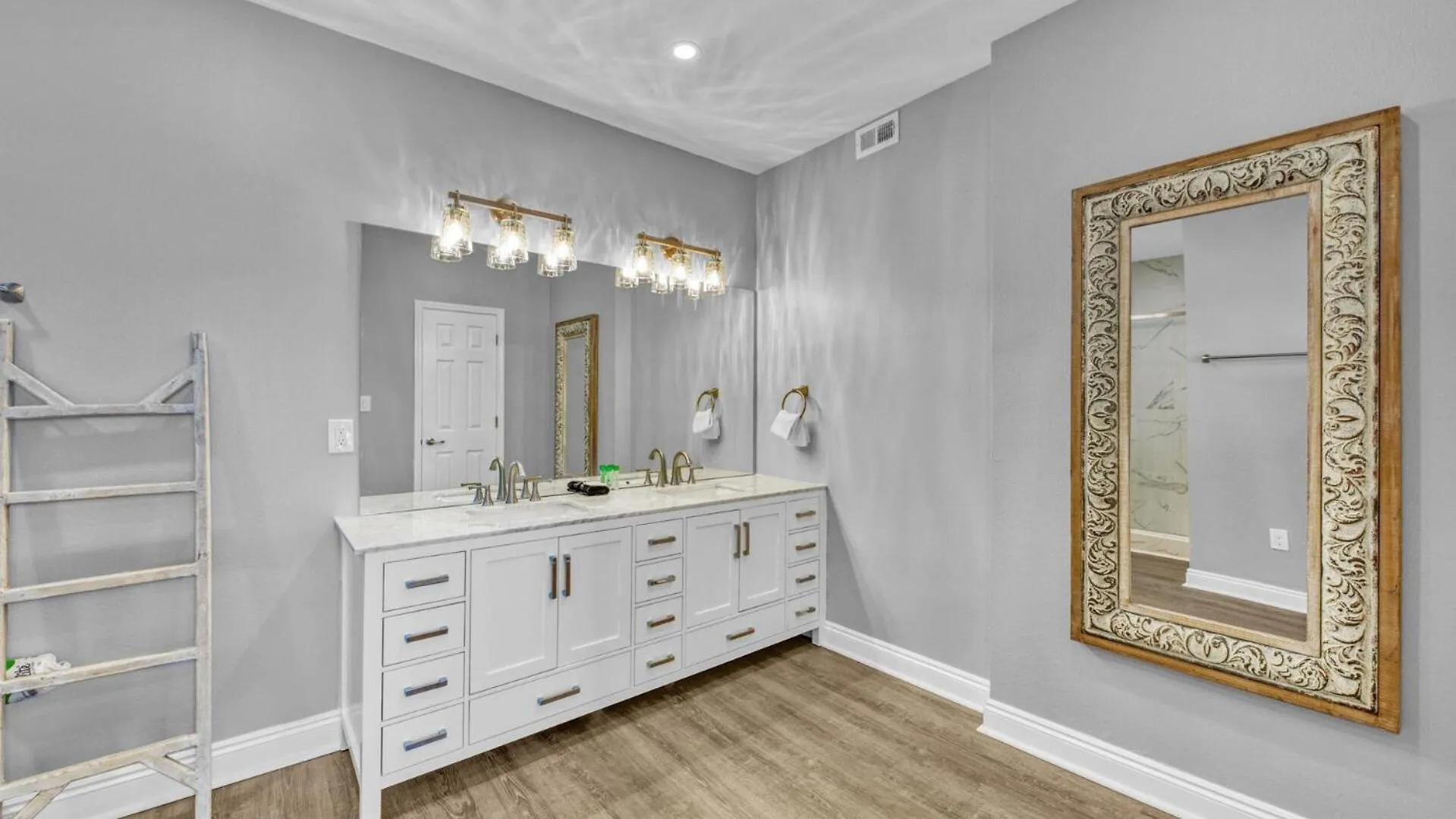 Completely Renovated Luxury 3 Bedroom Beach Front Condo In Destin!