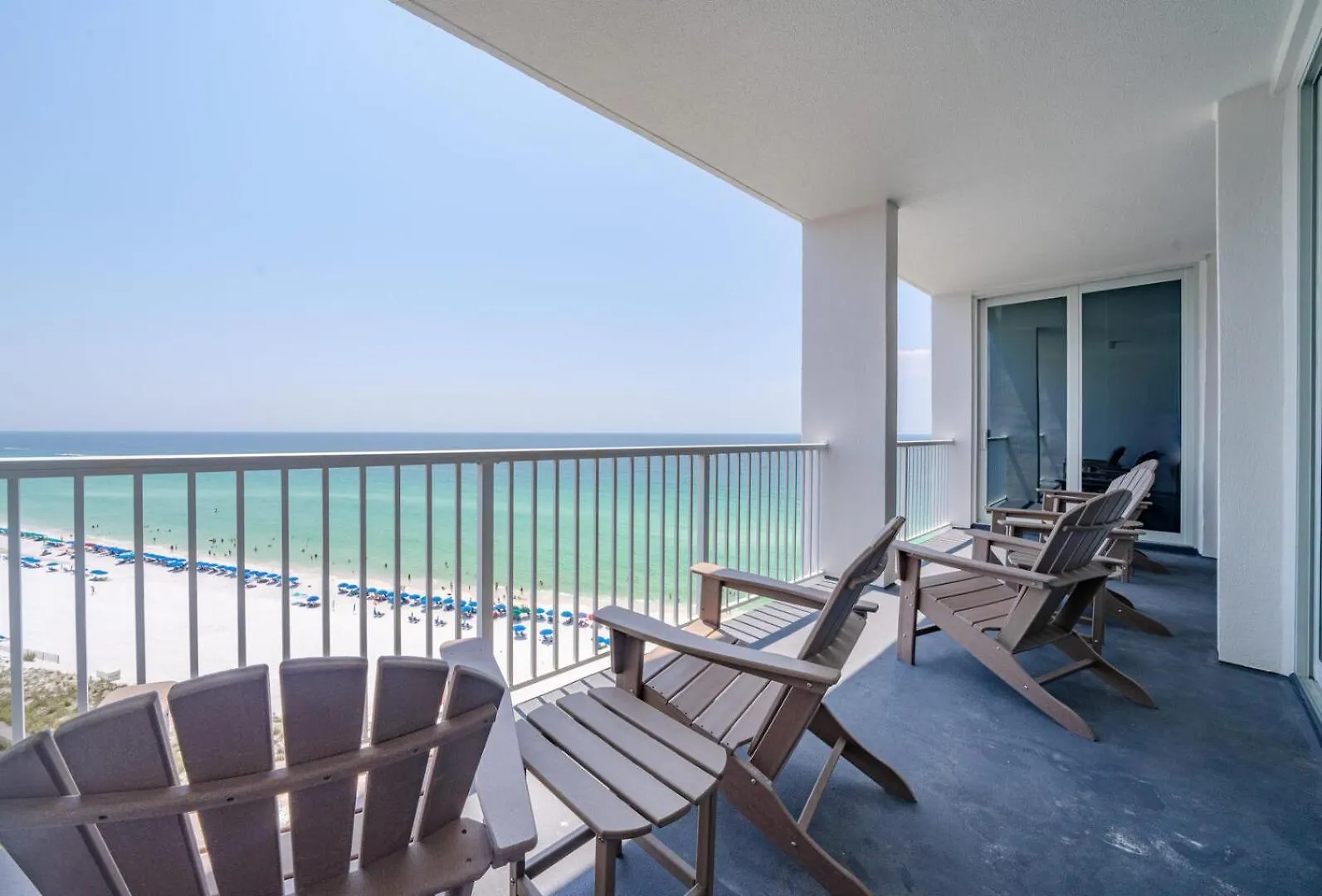 Completely Renovated Luxury 3 Bedroom Beach Front Condo In Destin! Holiday home