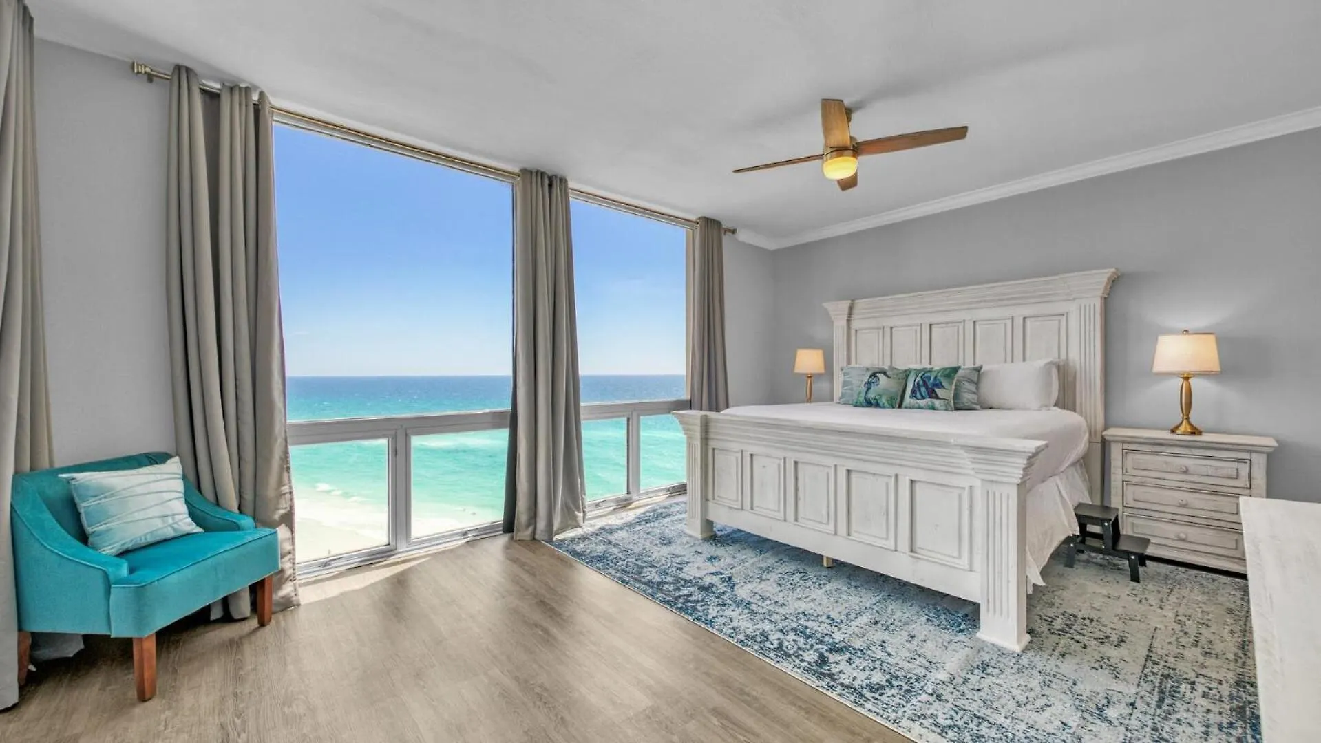 Holiday home Completely Renovated Luxury 3 Bedroom Beach Front Condo In Destin!