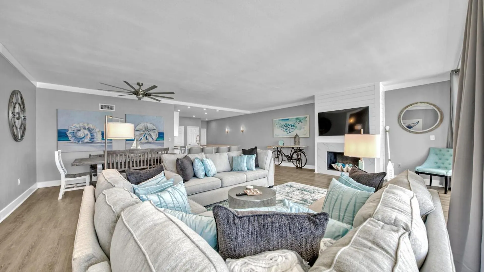 Completely Renovated Luxury 3 Bedroom Beach Front Condo In Destin! 0*, Destin United States